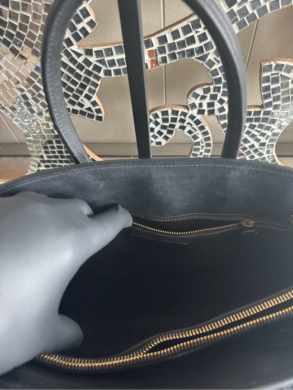 ⭐️Yves Saint Laurent Black Leather Sac De Jour Handbag with Authentication⭐️ - Picture 12 of 15